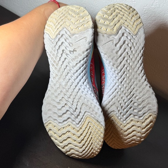 Nike Epic React Flyknit 2 Running Shoe Gray, Red - Picture 5 of 7